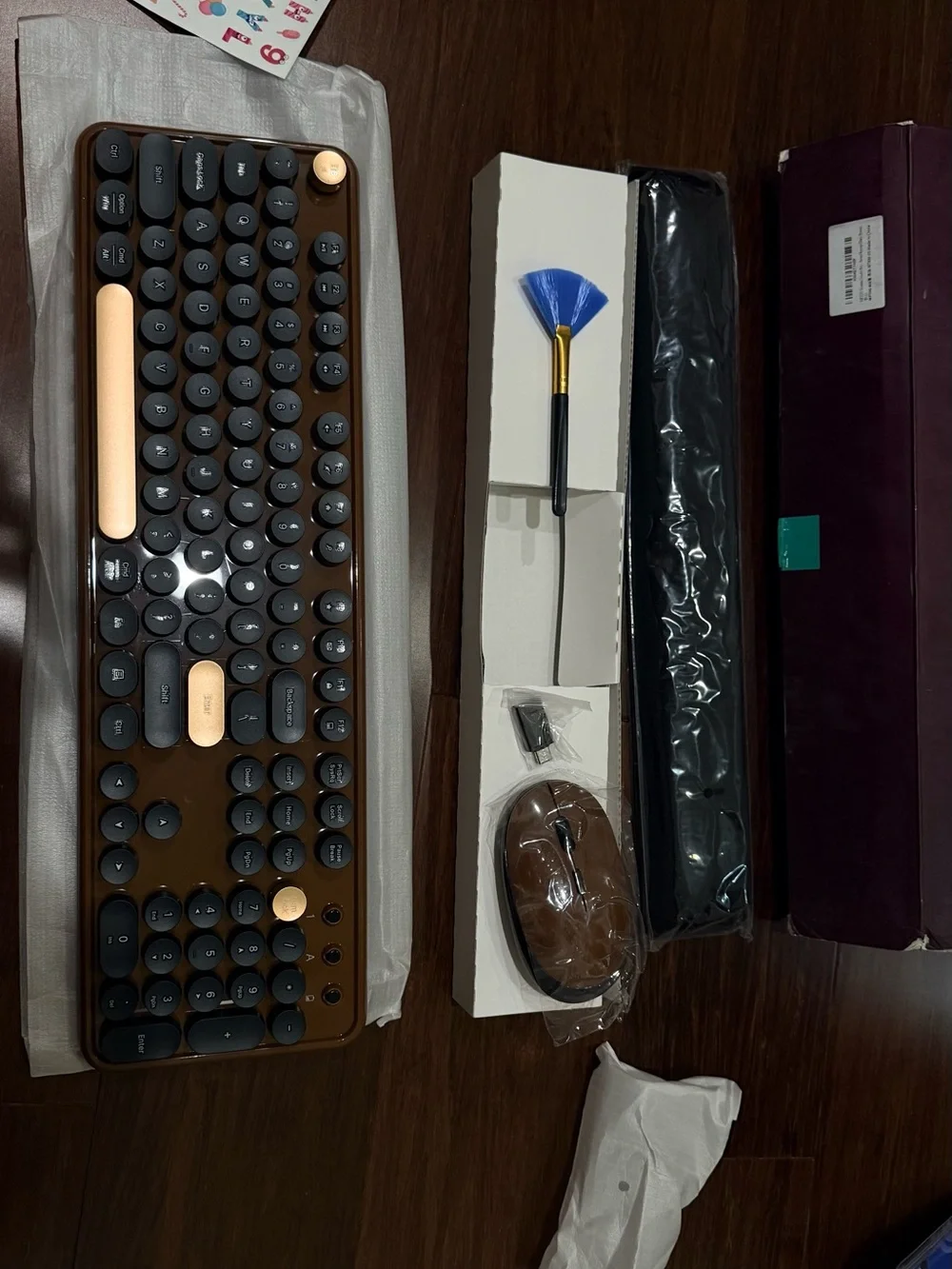 Combo Retro Round-Key Wireless Keyboard - Gold and Black